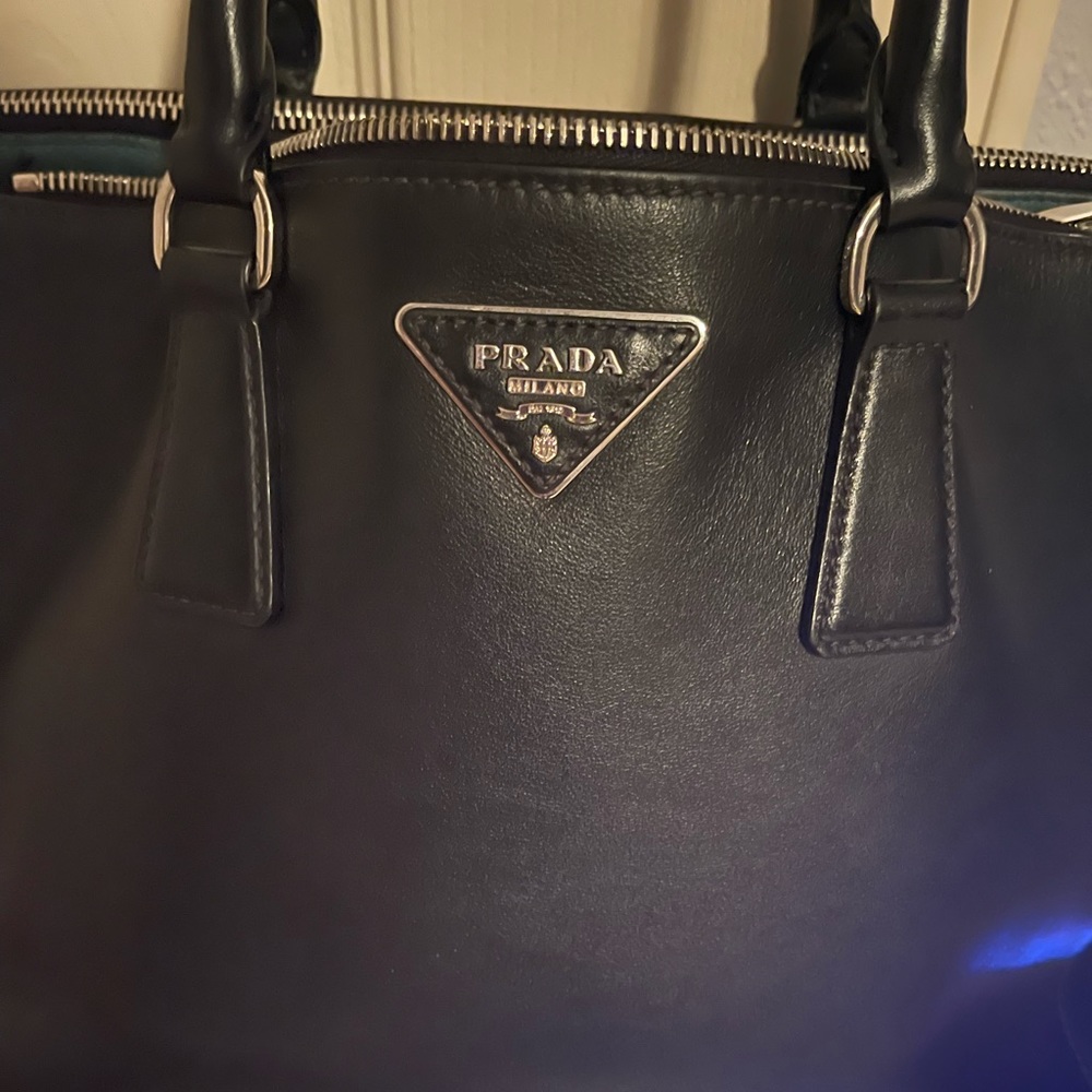 Sold - Vintage Prada purse with 2 zipper compartments - Picture 4 of 16